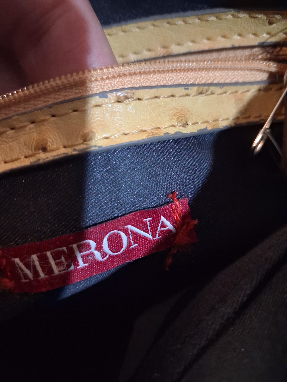 Yellow Ostrich-Texture Crossbody Bag - Women - Picture 4 of 4